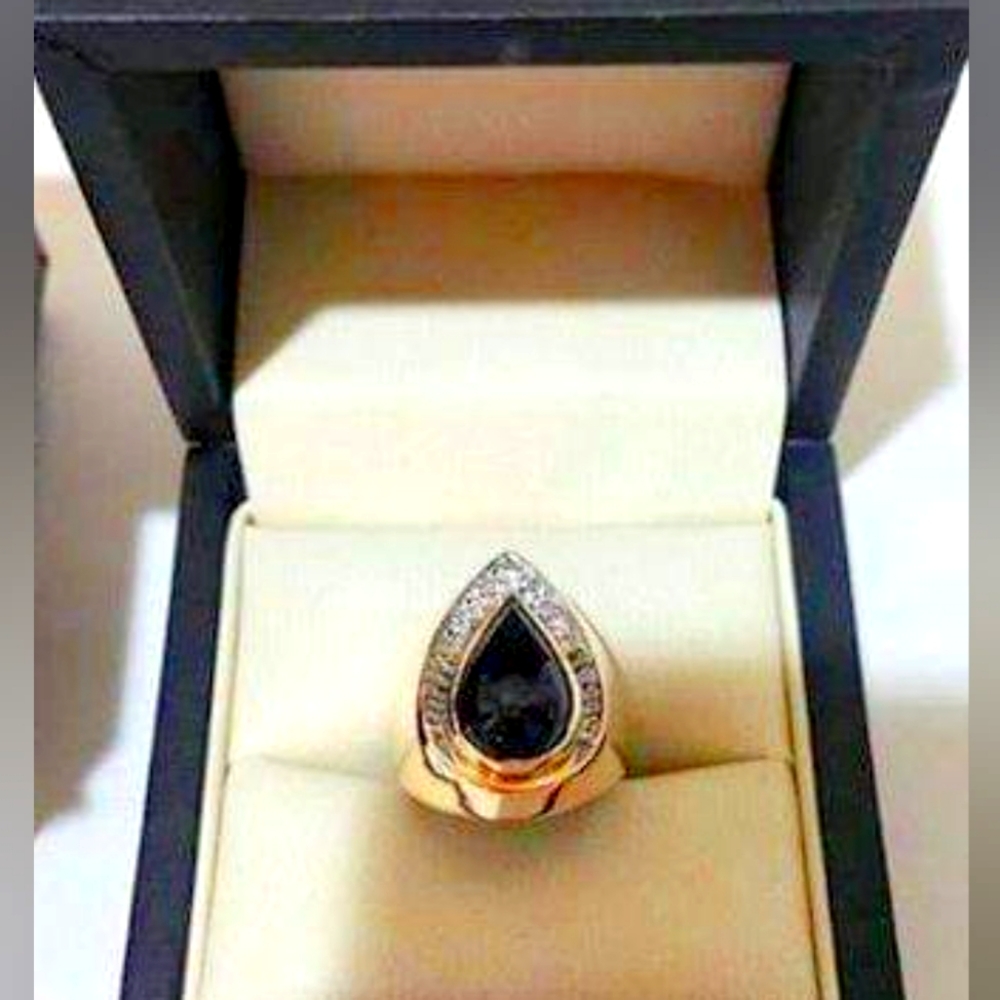 Teardrop Onyx, Diamond and Gold Ring--Size 7 Tested passed the acid testing 14k